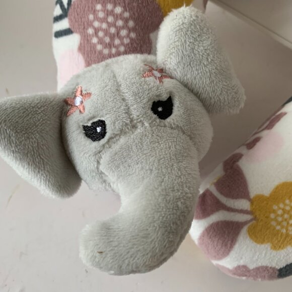 TRUE BABY 3 PIECES TRAVEL SET ELEPHANT NECK PILLOW AND 2 CAR SEAT STRAPS NEW - Picture 7 of 8